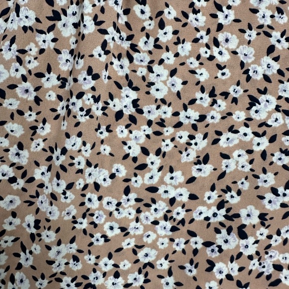 Flowy Floral Blouse - Picture 4 of 5